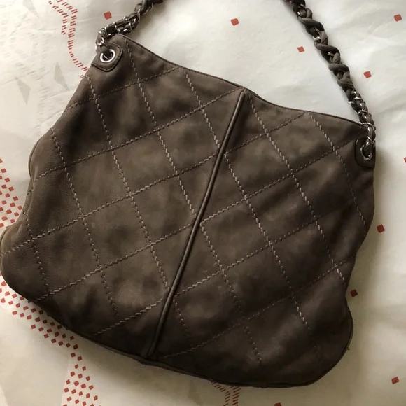 Beautiful Chanel Taupe Shoulder Bag - Picture 4 of 4